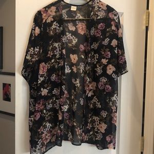 Stitch Fix Kaileigh Tinkham Kimono Navy Floral EUC